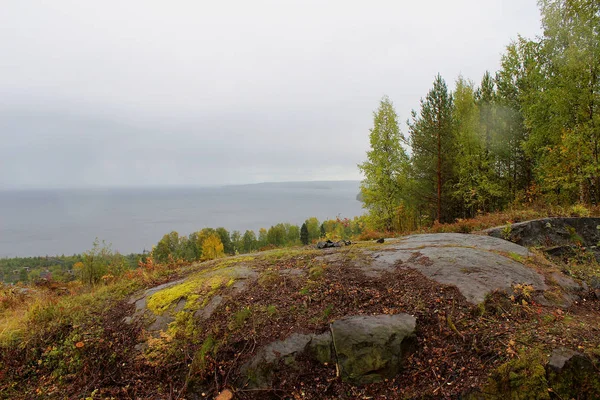 Karelia 'da güneşsiz bir sonbahar günü