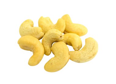 Beyaz arka planda izole edilmiş kaju fıstığı.