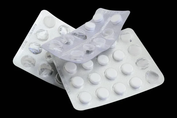 Csoportos buborékfóliában használt gyógyszert tablettát és elszigetelt b kábítószer — Stock Fotó