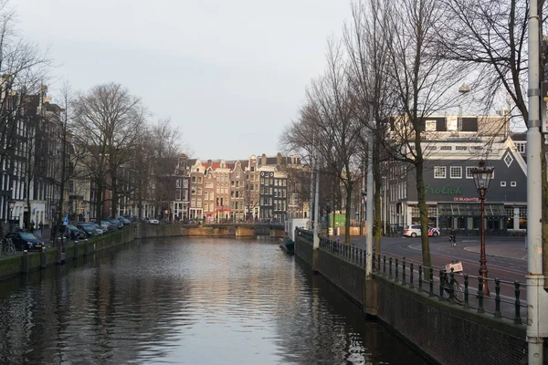 Amszterdam, Hollandia város tájképe, történelmi épületek — Stock Fotó