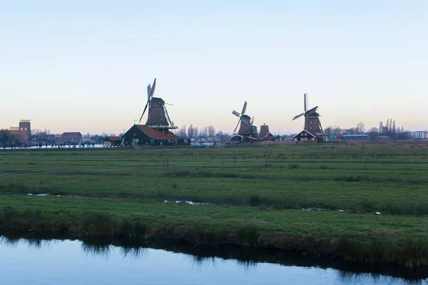 Zaanse Schans, Nederländernas gamla kvarn i byn — Stockfoto