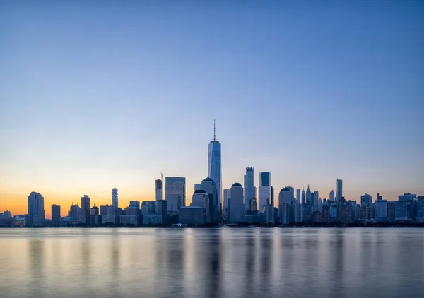 Skyline di Manhattan all'alba, vista dal New Jersey — Foto Stock