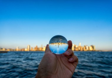 Günbatımında New Jersey Exchange Place 'den Manhattan ufuk çizgisi görüntüsü