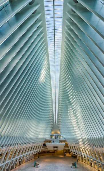Im Inneren des Oculus-Gebäudes in New York City — Stockfoto