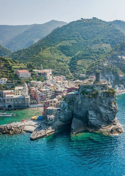 Vue aérienne du port de Vernazza à Cinque Terre, Italie — Photo