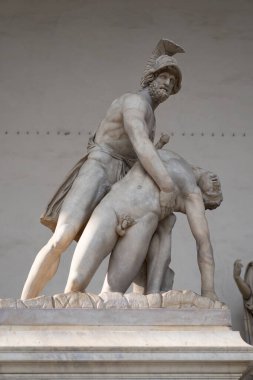 Florence, İtalya - 25 Ağustos 2018: Piazza della Signoria 'da can yoldaşını tutan bir heykel heykeli
