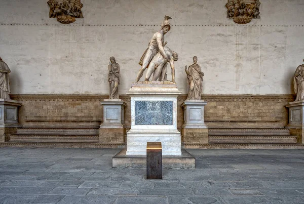 Florencie, Itálie - 25. srpna 2018: Socha na náměstí Piazza della Signoria v historickém centru Florencie — Stock fotografie