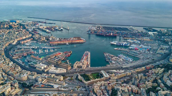 İtalya 'daki Ceneviz Limanı' nın hava aracı görüntüsü