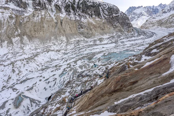 Vista do enorme mer de glace, geleira perto de Chamonix em Alpes Franceses — Fotografia de Stock