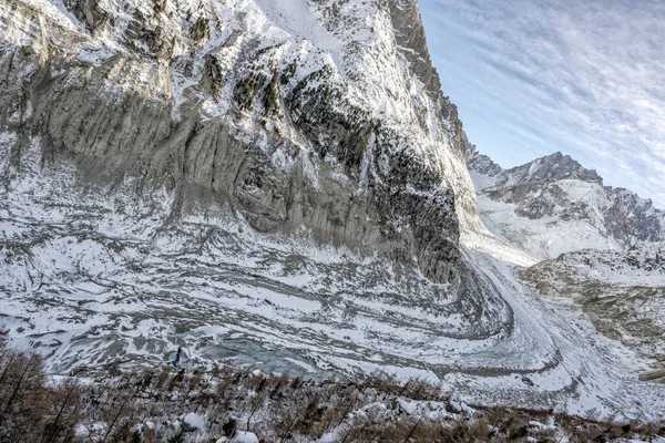 Vista do enorme mer de glace, geleira perto de Chamonix em Alpes Franceses — Fotografia de Stock