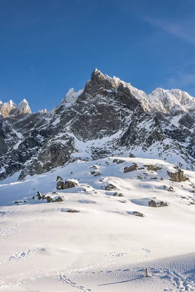 Vista chiara dell'Aiguille du Plan, mont blanc, alpi — Foto Stock