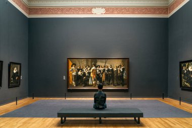 Amsterdam, Hollanda - 20 Temmuz 2019: Rijksmuseum 'daki resim aşığı