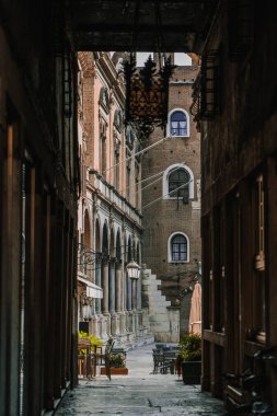 İtalya, Verona 'daki Piazza dei Signori' nin geçiş manzarası üzerine