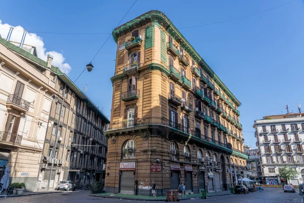 Naples, Italie - 15 août 2019 : Bâtiment historique au centre-ville de Naples — Photo