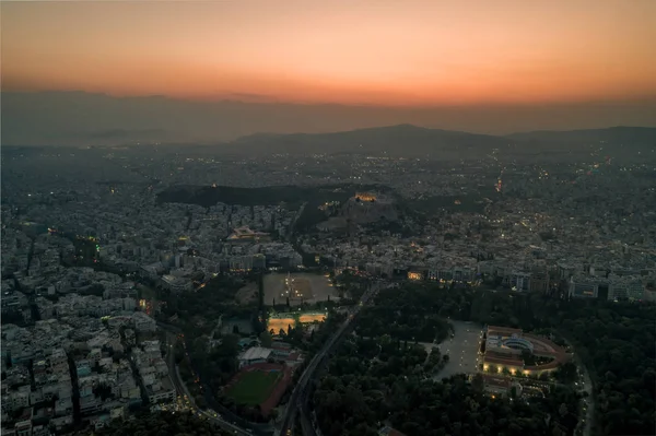 Athéni Akropolisz és környéke légi felvételei napnyugta előtt — Stock Fotó