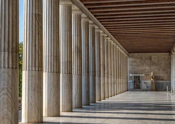 Ionic columns inside stoa of Attalos, ancient agora of Athens before sunset — Stock Photo, Image