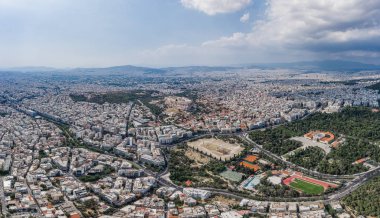Atina Akropolü, Zeus Olympion tapınağı kalıntıları, müze ve Zappeion Salonu 'nun havadan panoramik görüntüsü.