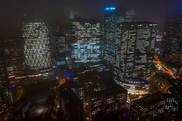 Paris, France - December 5, 2019: Αεροφωτογραφία του γραφείου στο skyscrapers in La defence Financal district in fog — Φωτογραφία Αρχείου