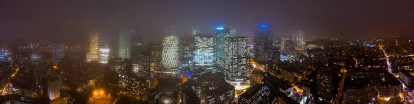 Parigi, Francia - 5 dicembre 2019: Foggy panoramic aerial drone night shot of skyscrapers in Paris La Defense district with Tour D2, Total, Thales — Foto Stock
