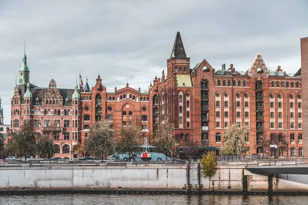 Speicherstadt red brick houses in Hafencity with cloudy sky, Hamburg, Germany — Stock Photo, Image