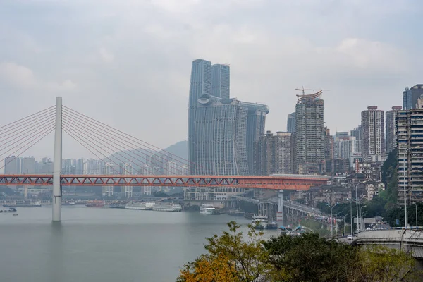 Chongqing Kina Dec 2019 Qian Män Hängbro Med Skyskrapor Bakgrunden — Stockfoto