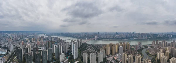 Flygande Pano Drönare Skott Befolkade Bostadshus Alng Yangtze Floden Chongqing — Stockfoto