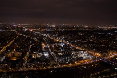 Paris 'te La Seine' in Neuilly-sur-Seine hava aracı görüntüsü.