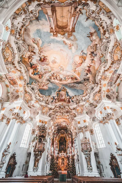 Feb 1, 2020 - Steingaden, Німеччина: Ultrawide view of rococo altar facade Inside pilgrimage Church of Wies, wieskirche — стокове фото