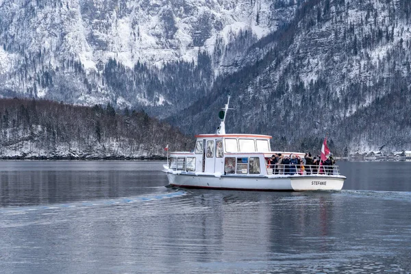 2020年2月6日-オーストリア・ハルシュタット:冬のハルシュタット湖のフェリー・ステファニー — ストック写真
