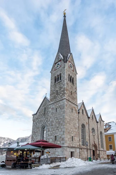Evanelical Kilisesi Kışın Hallstatt Köyü Nde Karla Kaplı — Stok fotoğraf