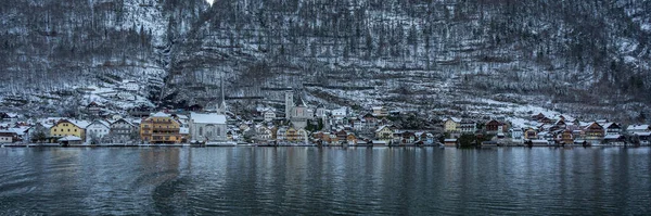 Panorama Pohled Zasněženou Vesnici Hallstatt Jezera Zimě Rakousku — Stock fotografie