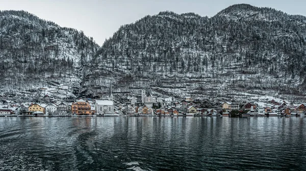 Villaggio Innevato Hallstatt Sul Lago Piedi Della Montagna Neve Con — Foto Stock