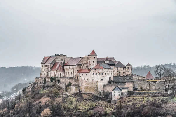 Burg Burghausen Complexo Castelo Colina Longo Rio Durante Dias Chuvosos — Fotografia de Stock