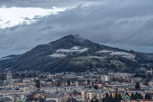 Colinas Com Neve Nevoeiro Inverno Nublado Salzburgo — Fotografia de Stock