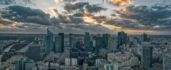Πανοραμική Εναέρια Drone Πλάνο Του Συγκροτήματος Αμυντικών Ουρανοξύστη Μαύρα Σύννεφα — Φωτογραφία Αρχείου