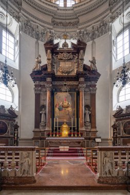 Salzburg Katedrali 'nin altındaki sunak.