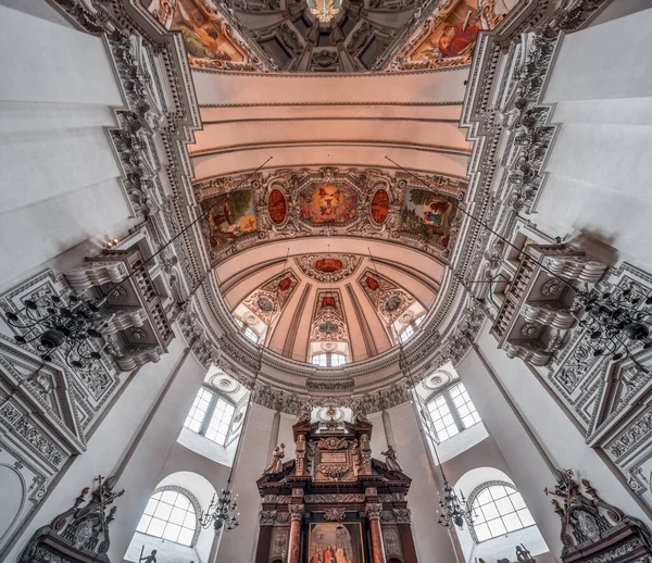 Ultrawide Kilátás Mennyezet Oltár Kupola Belsejében Salzburg Katedrális — Stock Fotó