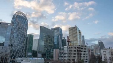 24 Aralık 2019 - Paris, Fransa: La Defense 'ın zamanlaması, Paris finans bölgesinde gökdelen kompleksi, Courbevoie tarafından gün batımından akşama kadar görüş