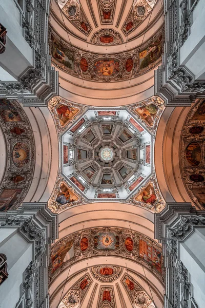 Ultraweiter Blick Nach Oben Auf Die Zentrale Kuppeldecke Salzburger Dom — Stockfoto