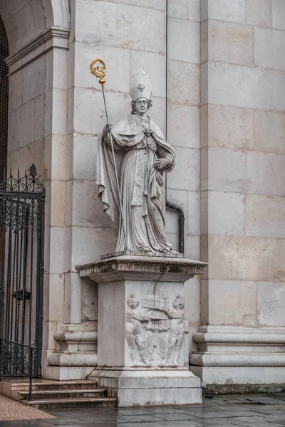 Vergilius Standbeeld Aan Voorkant Poort Van Kathedraal Van Salzburg Aartsbisdom — Stockfoto
