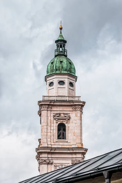 Steeple Con Cúpula Cebolla Abadía San Pedro Casco Antiguo Salzburgo — Foto de Stock