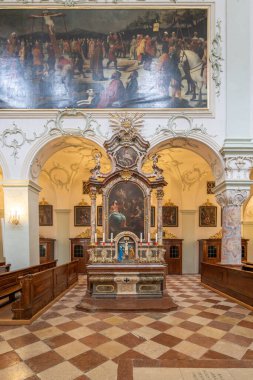 St. Peter Manastırı 'ndaki altın koridor sunağı tapınağı.