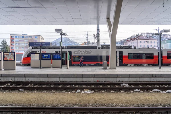 6. února 2020 - Salcburk, Rakousko: Cityjet vlaku OBB na nádraží HBF v Salcburku — Stock fotografie