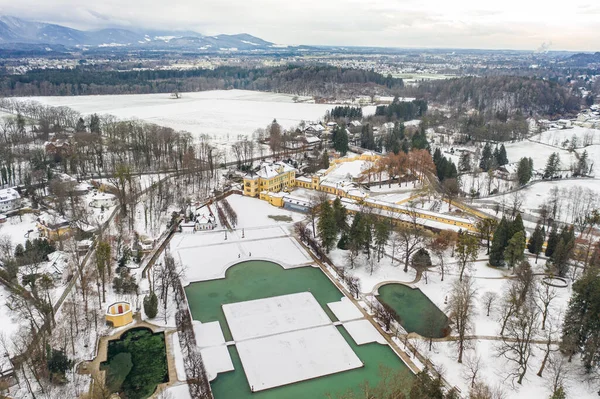 Vista Aérea Schloss Hellbrunn Cubierta Nieve Cerca Las Afueras Salzburgo — Foto de Stock