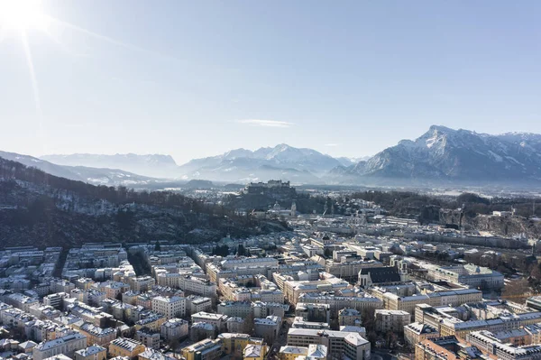 Kış Sabahı Unesberg Dağı Manzaralı Salzburg Karlı Kuzey Kasabasının Insansız — Stok fotoğraf