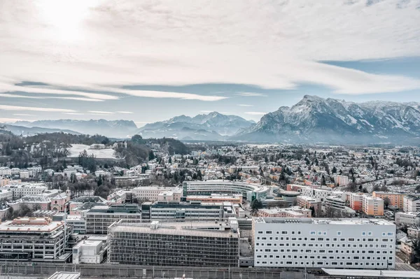 Vista Aérea Drone Salzburgo Landeskrankenhaus Com Vista Para Montanha Neve — Fotografia de Stock