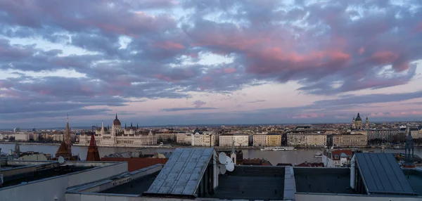 Панорамный Вид Балкона Дома Пешт Стороны Дуная Венгерским Парламентом — стоковое фото