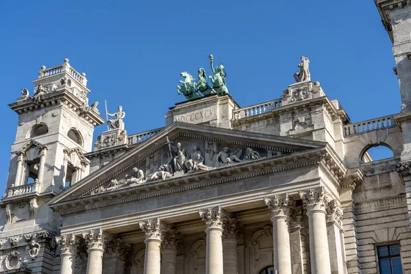 Facciata Neorinascimentale Con Sculture Allegoriche Del Museo Etnografia Budapest Inverno — Foto Stock