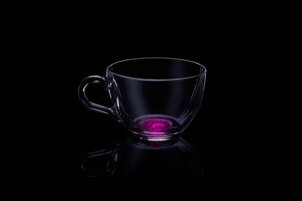 Glas kopp transparent isolera på svart bakgrund — Stockfoto