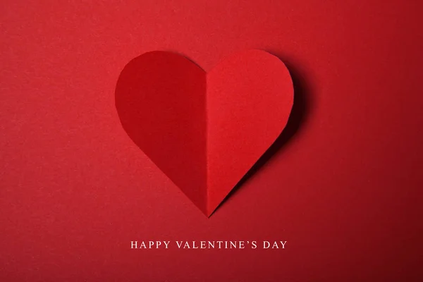 Happy Valentines day, rood hart van papier. Goede kerstkaart. — Stockfoto